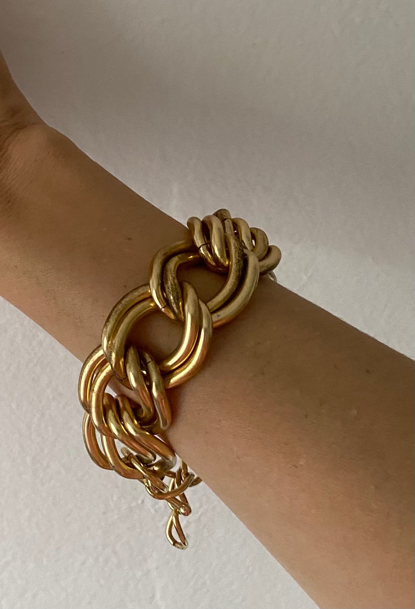 90s gold tone bracelet  90s Gold Tone Double Link Chain Bracelet