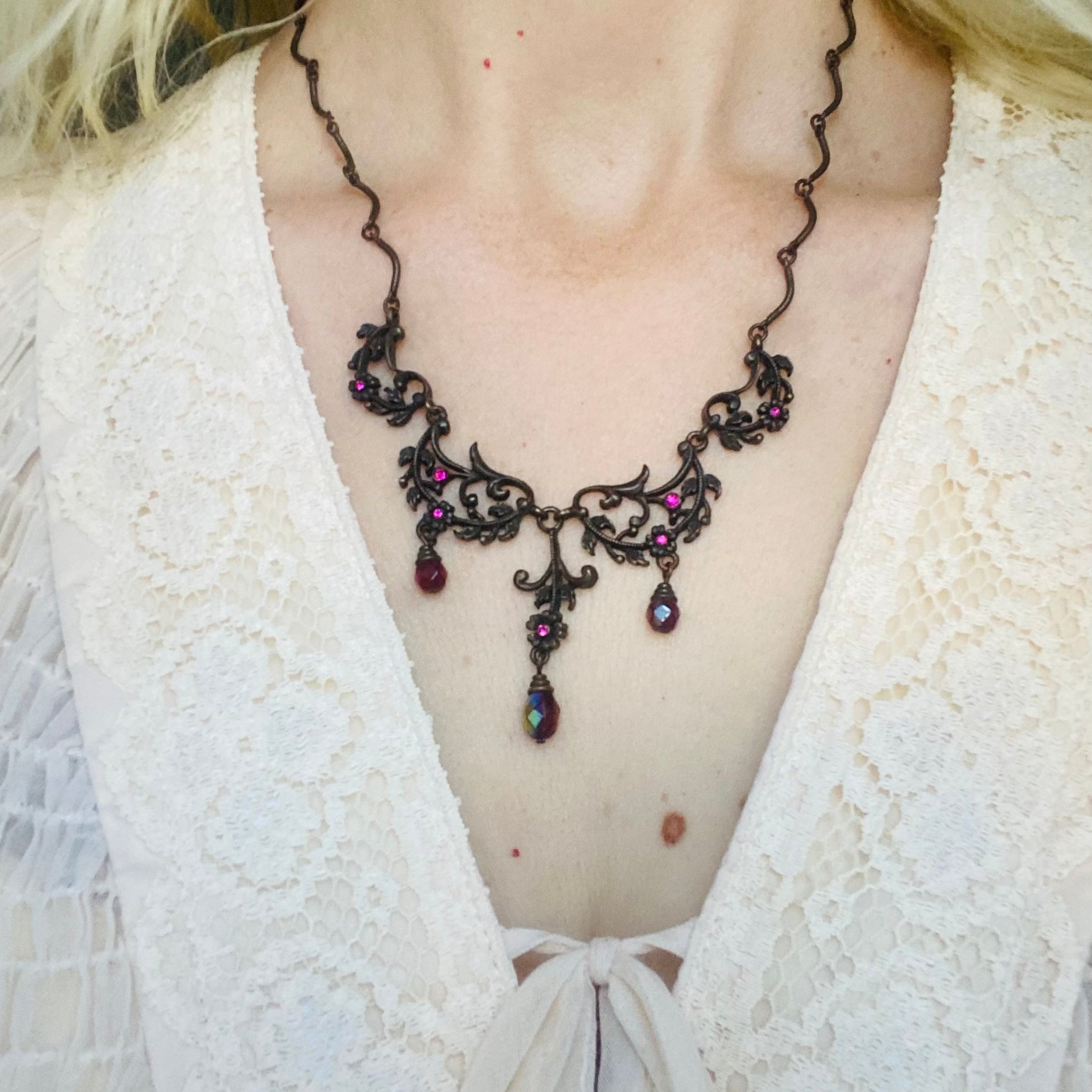 Vintage Avon Nina Ricci Victorian Style Necklace