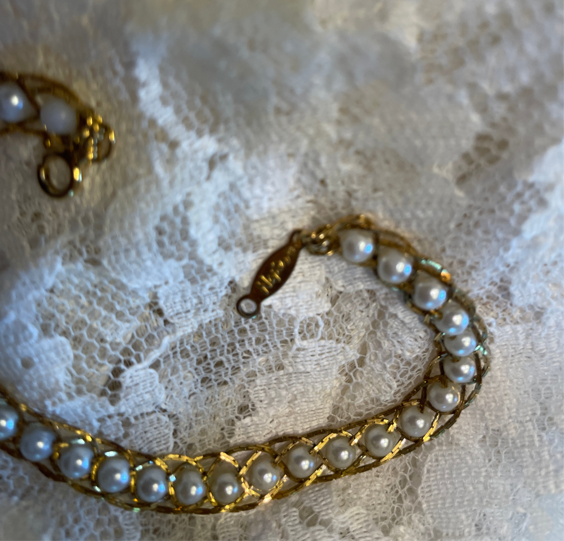 90s Gold Tone Faux Pearl Delicate Bracelet