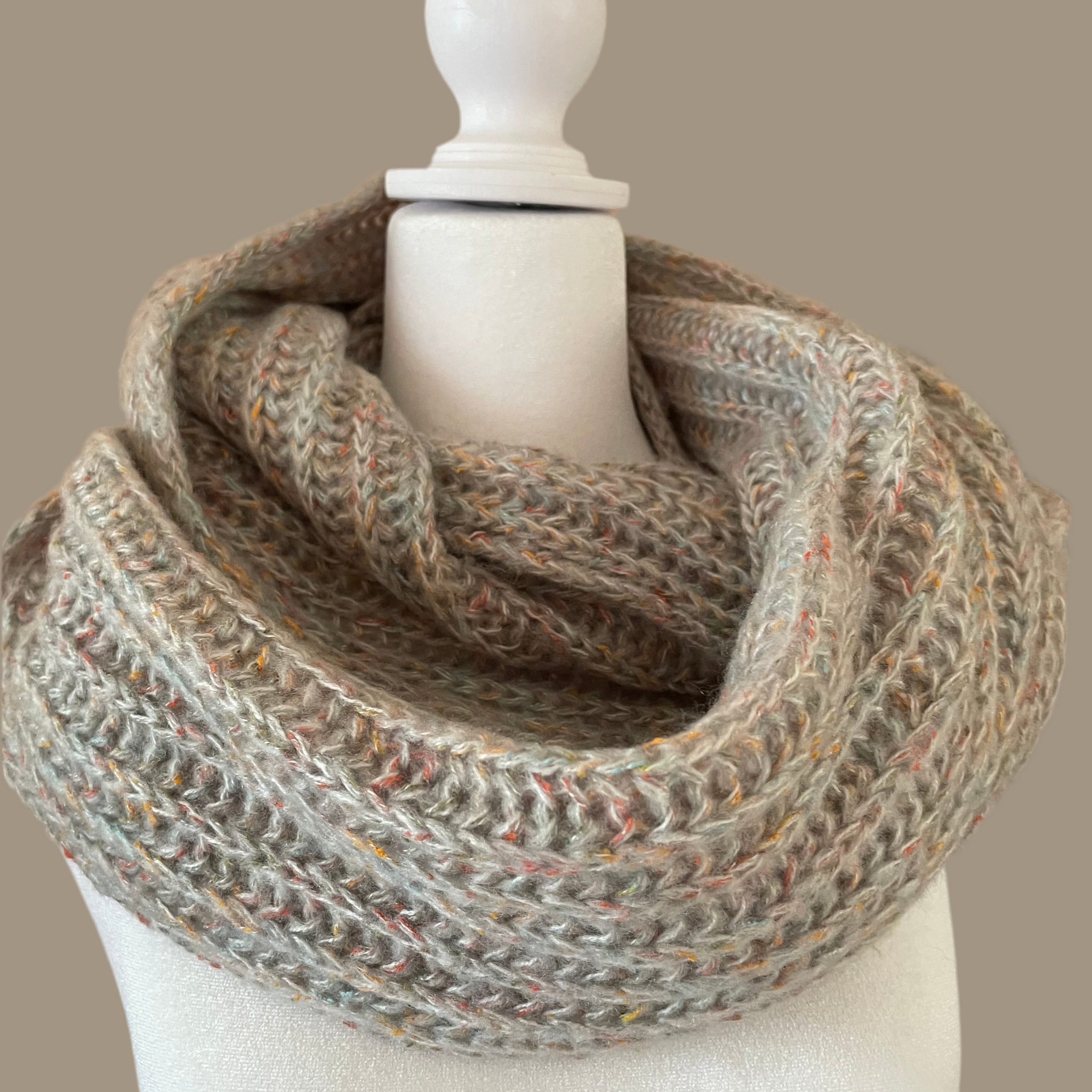 2000s 100% Acrylic Wrap Circle Winter Scarf
