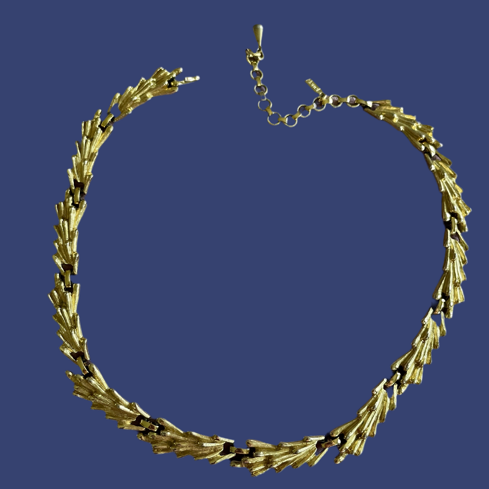 70s Monet Gold Tone Textured Leaf Choker Necklace