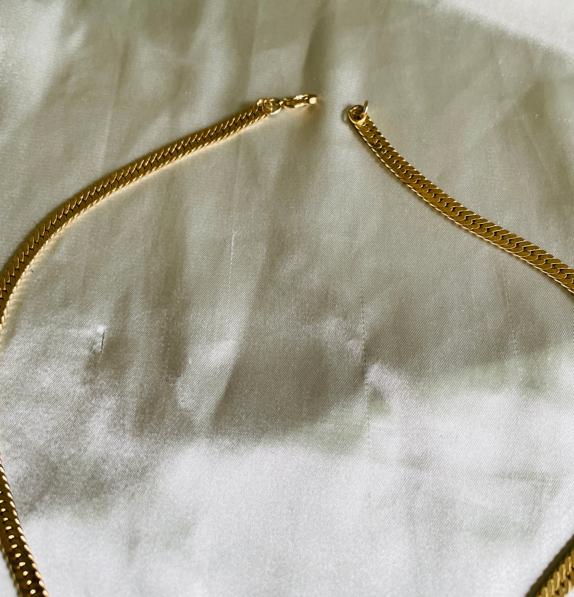  80s Vintage Gold Tone Fan Shape Bar Choker Necklace