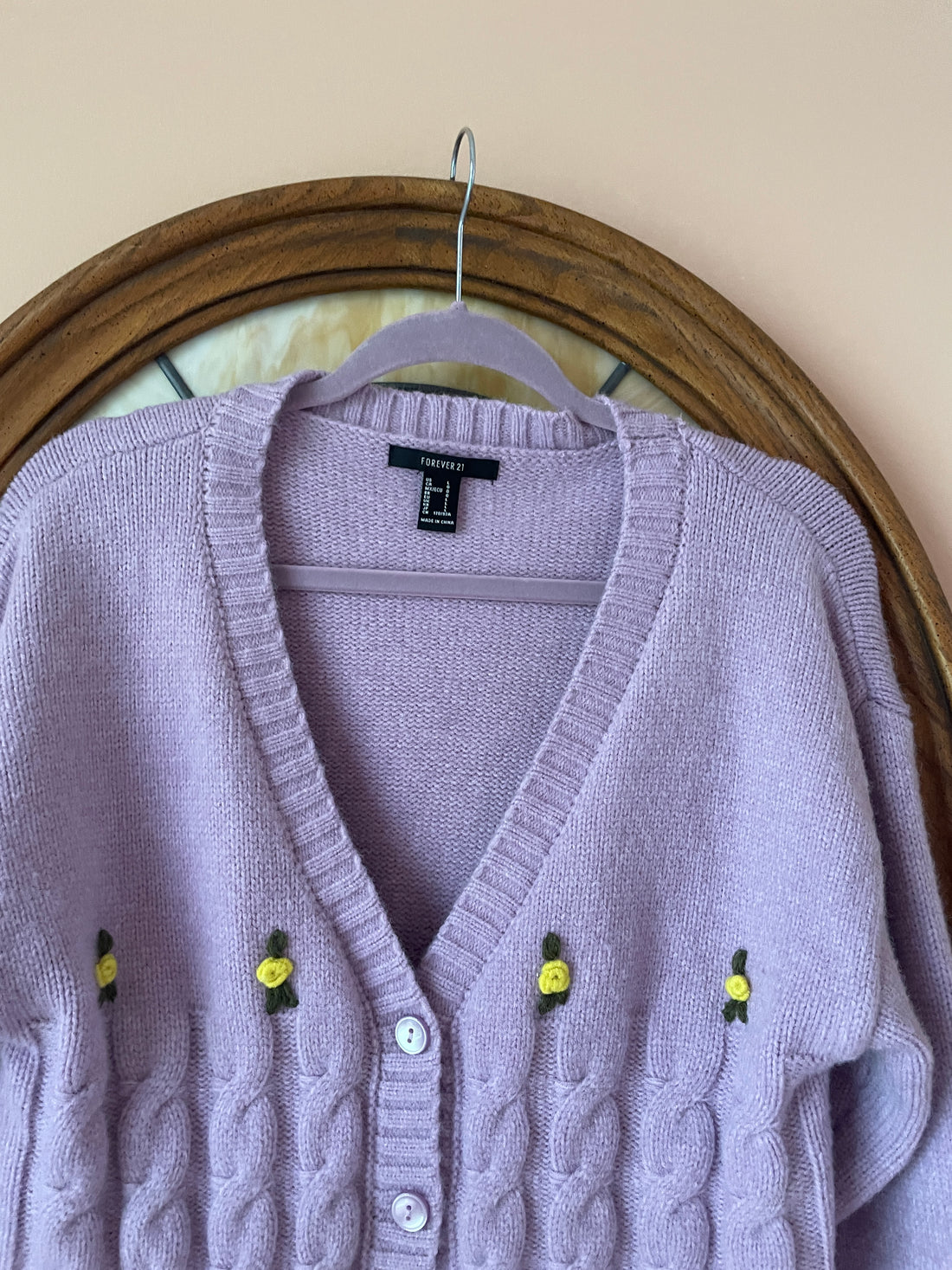 2000s Vintage Acrylic Knit Lavender Flower Cropped Cardigan Sweater M