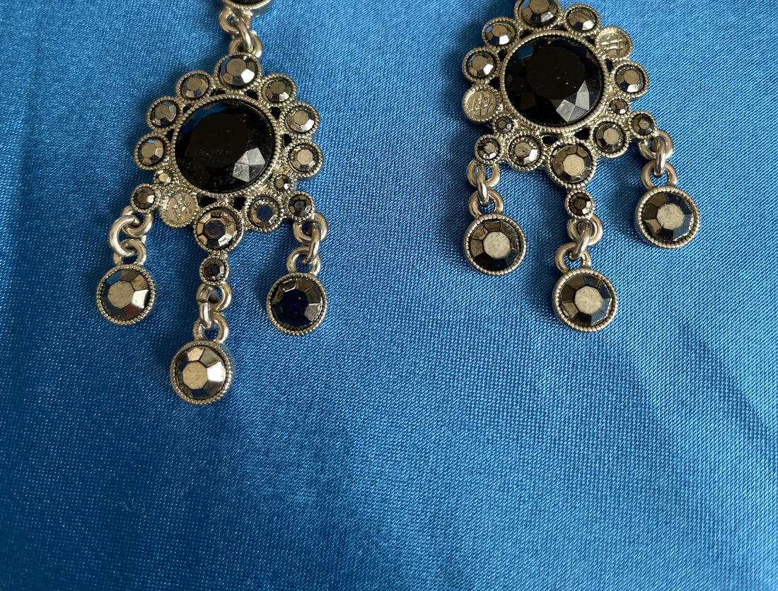 2000s Silver Tone Black Beaded Tiny Glittery Beads Pierced Earrings