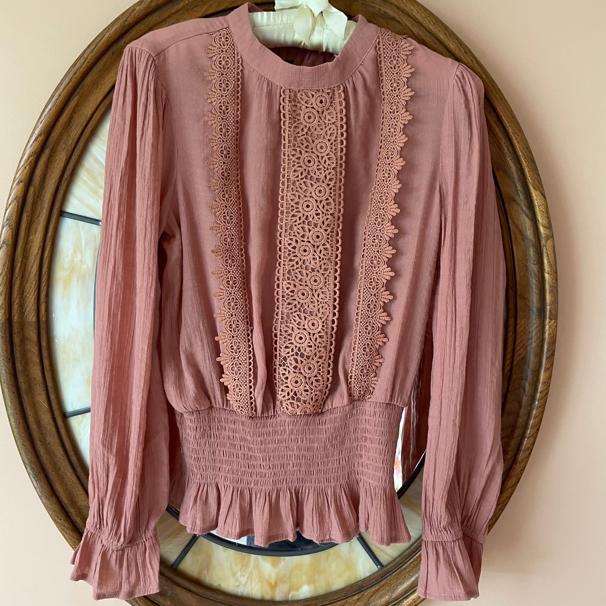 2000s Pretty Victorian Style Ruffled Embroidery Rayon Blend Pullover Top S