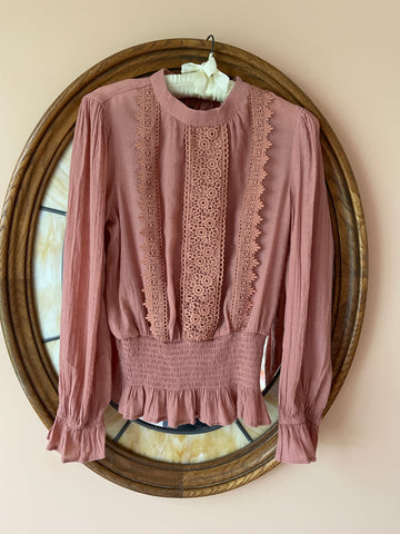 2000s Pretty Victorian Style Ruffled Embroidery Rayon Blend Pullover Top S