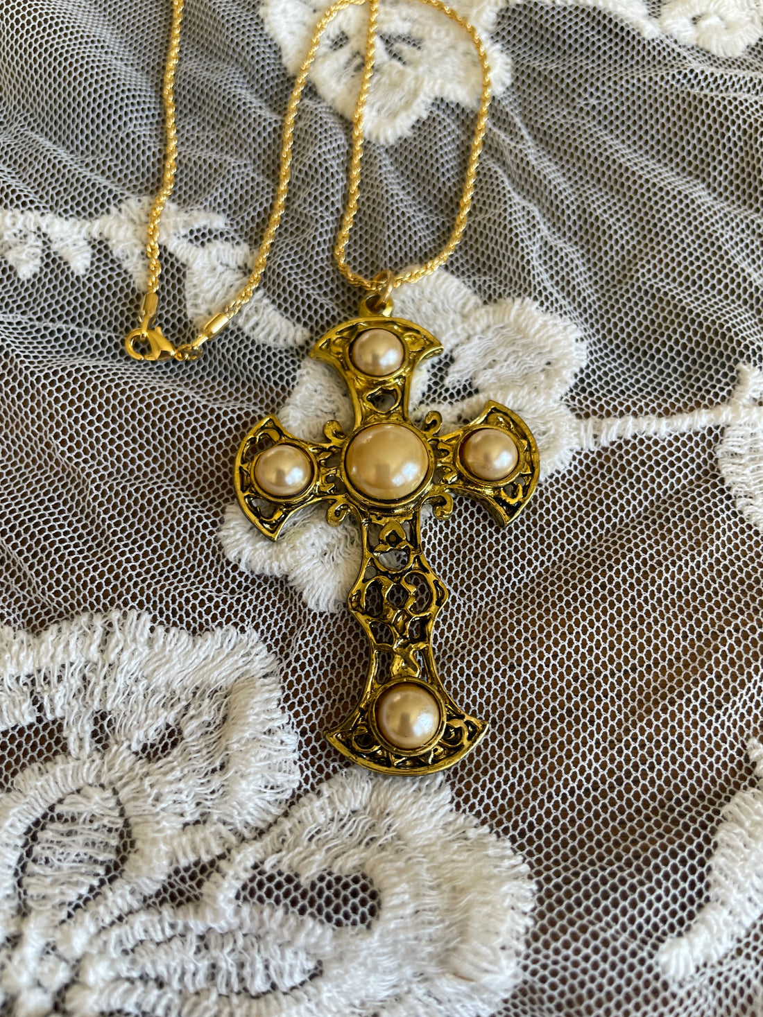 2000s 14Kt Gold Plated Rope Chain Cross Pendant Necklace