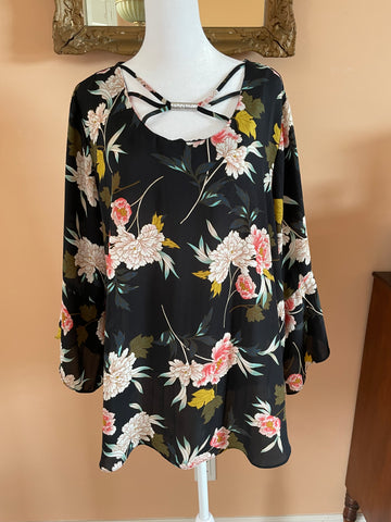 2000s Semi Sheer Black Poly Floral Bell Sleeve Top Plus size