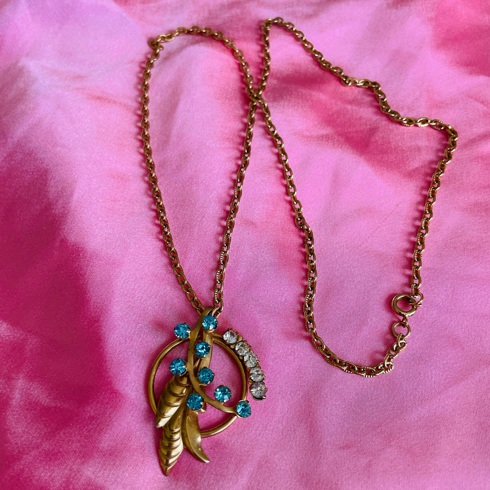 80s Vintage Gold Tone Chain Blue & Clear Crystal Floral Leaf Pendant Necklace