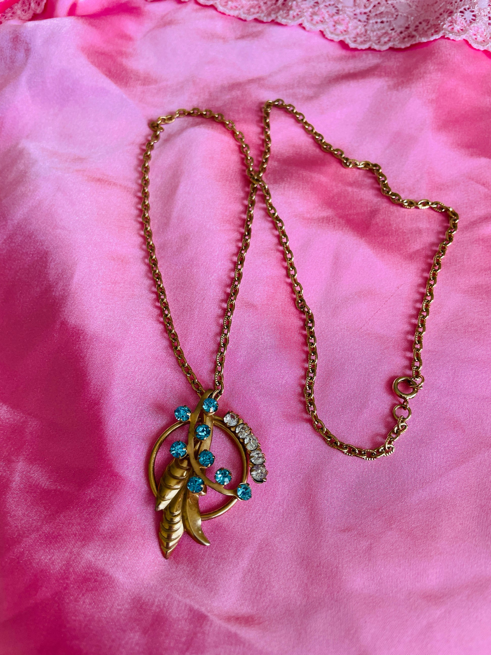  80s Vintage Gold Tone Chain Blue & Clear Crystal Floral Leaf Pendant Necklace