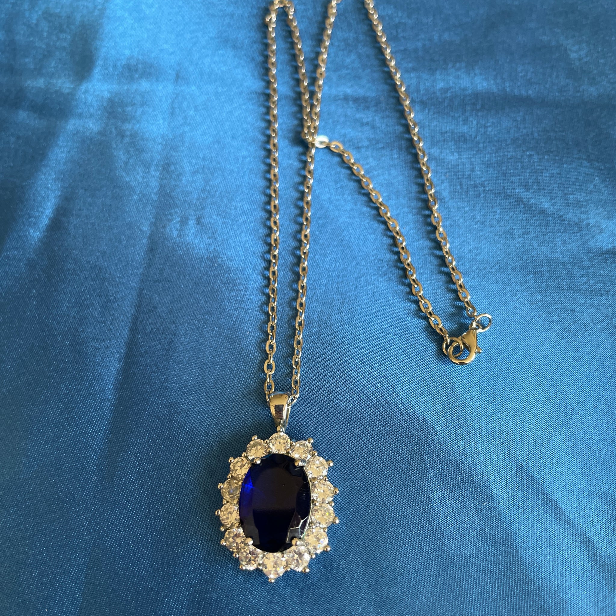 2000s Silver Plated Chain Dark Blue Glass Pendant Necklace