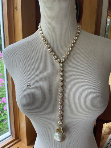 2000s Unique Gold Tone Faux Pearl Costume Necklace