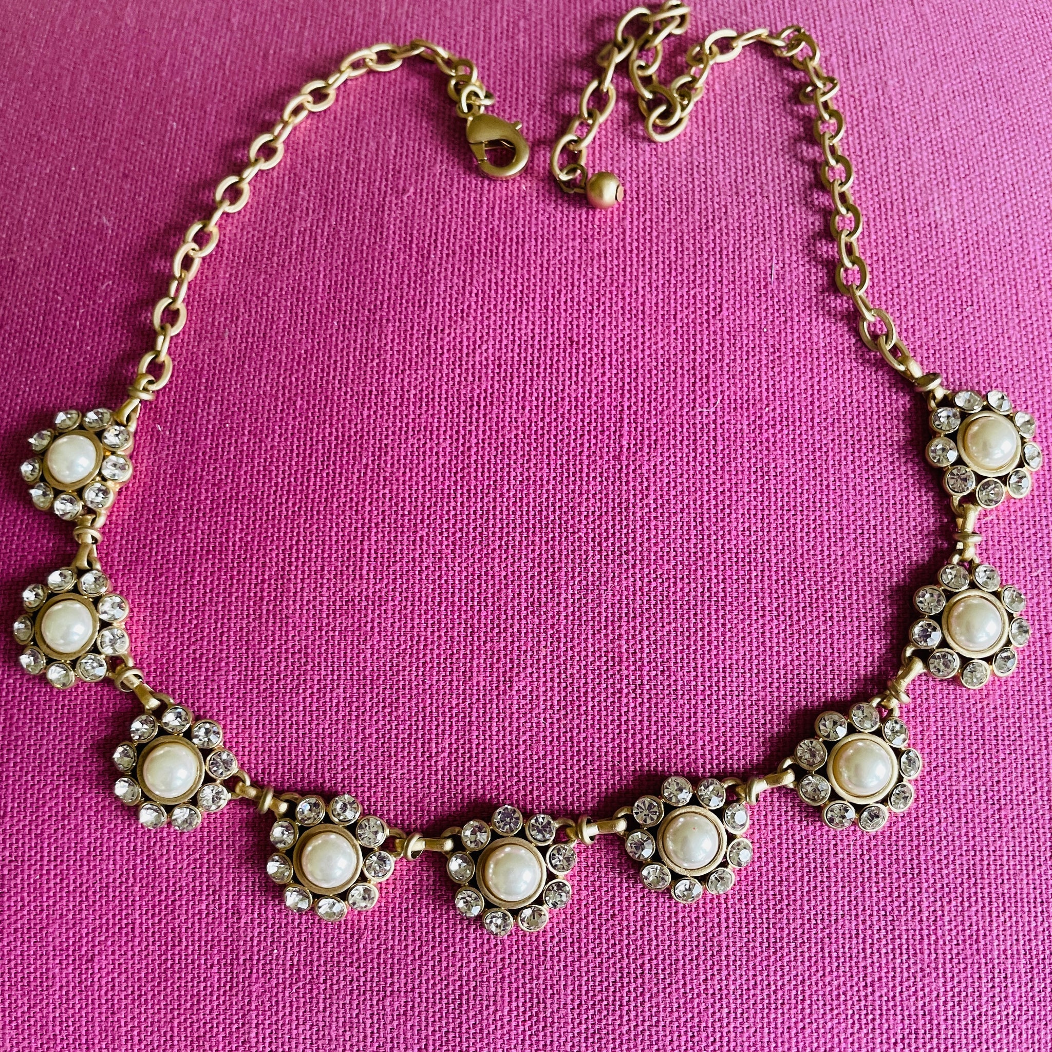 2000s Subtle Brushed Gold Tone Flower Rhinestone Faux Pearl Pretty Necklace