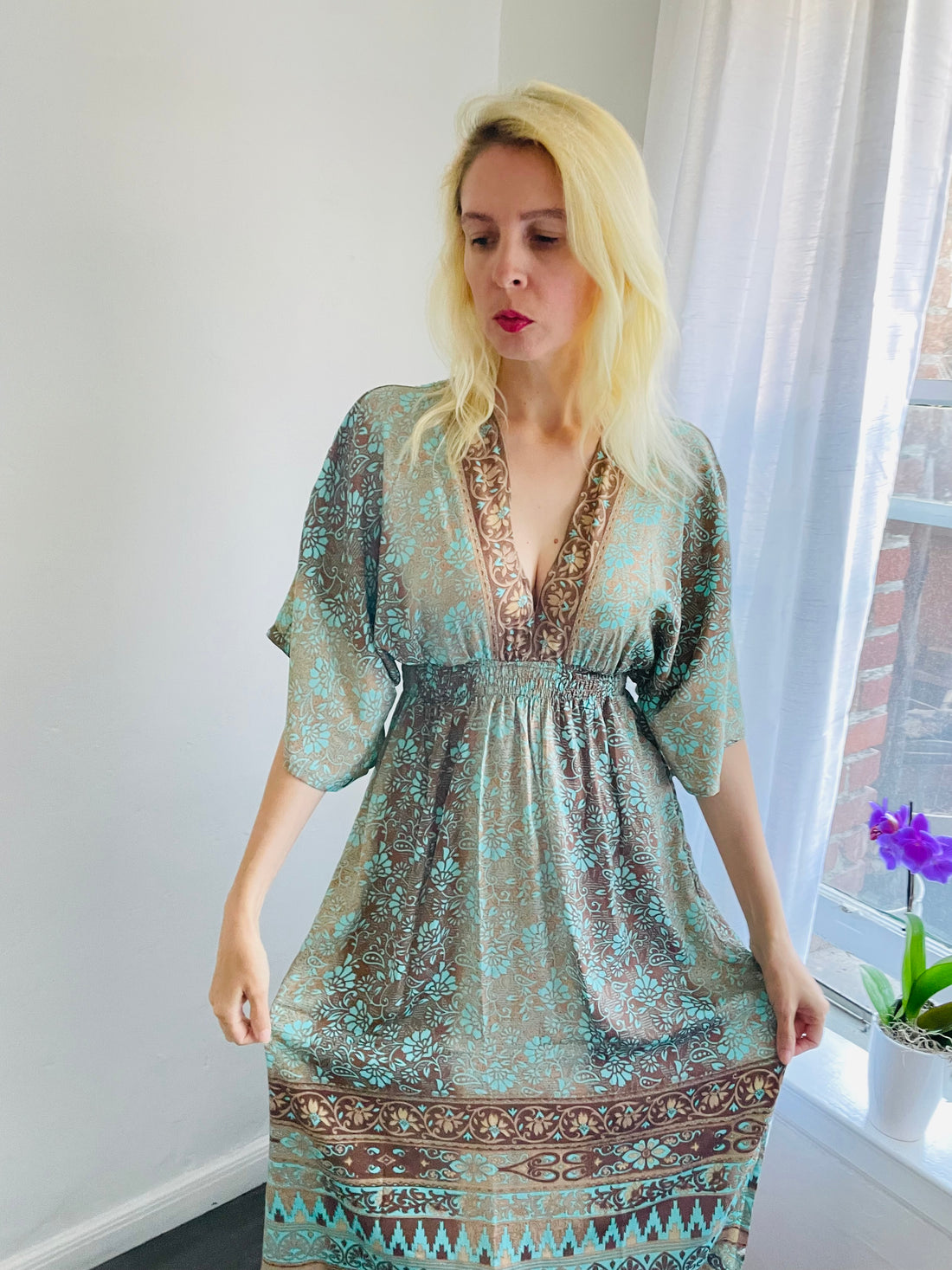 2000s 100% Silk Floral Angel Sleeve High Side Slits Beach-Resort Dress. Sm