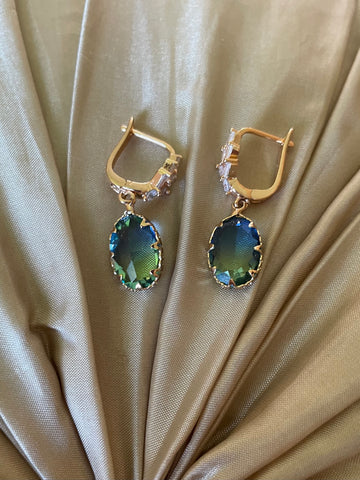 Lovely Gold Tone Crystal Teal Glass Bead Pierced Earrings.