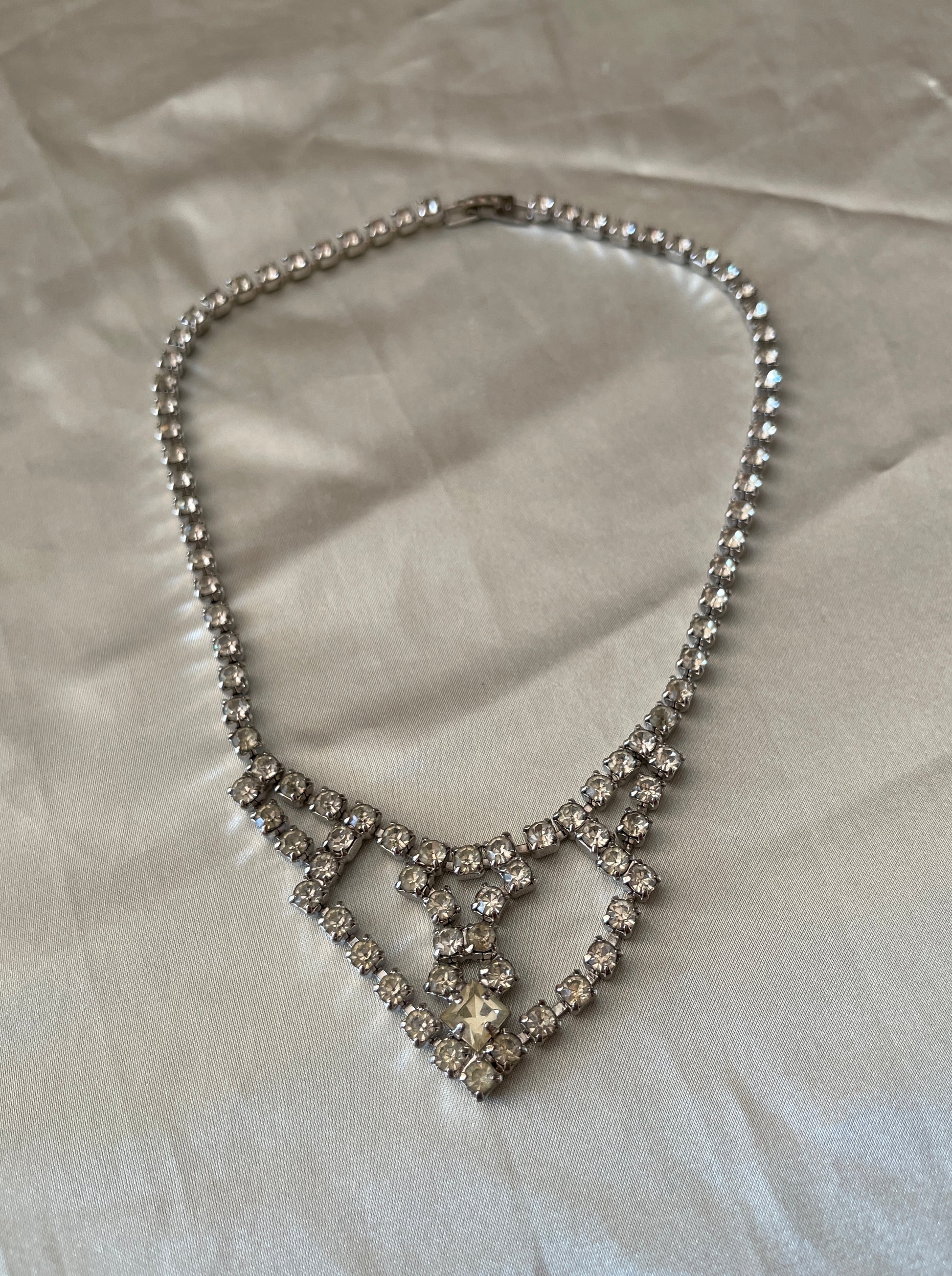  50s Beautiful Clear Rhinestone Silver Tone Choker Necklace