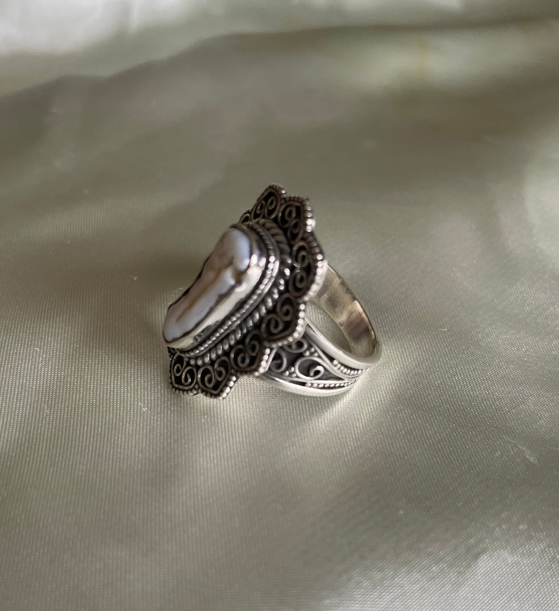 Silver plated faux pearl ring 