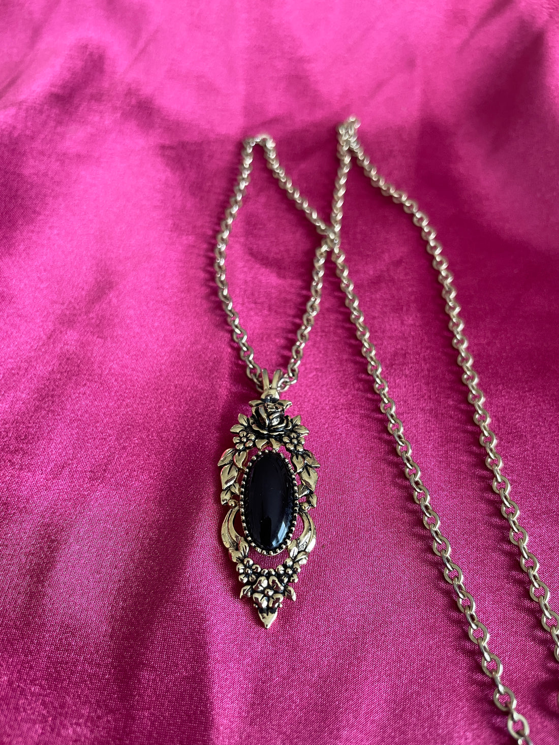 80s Vintage Signed Sarah Coventry Black Oynx Gold Tone Pendant Necklace