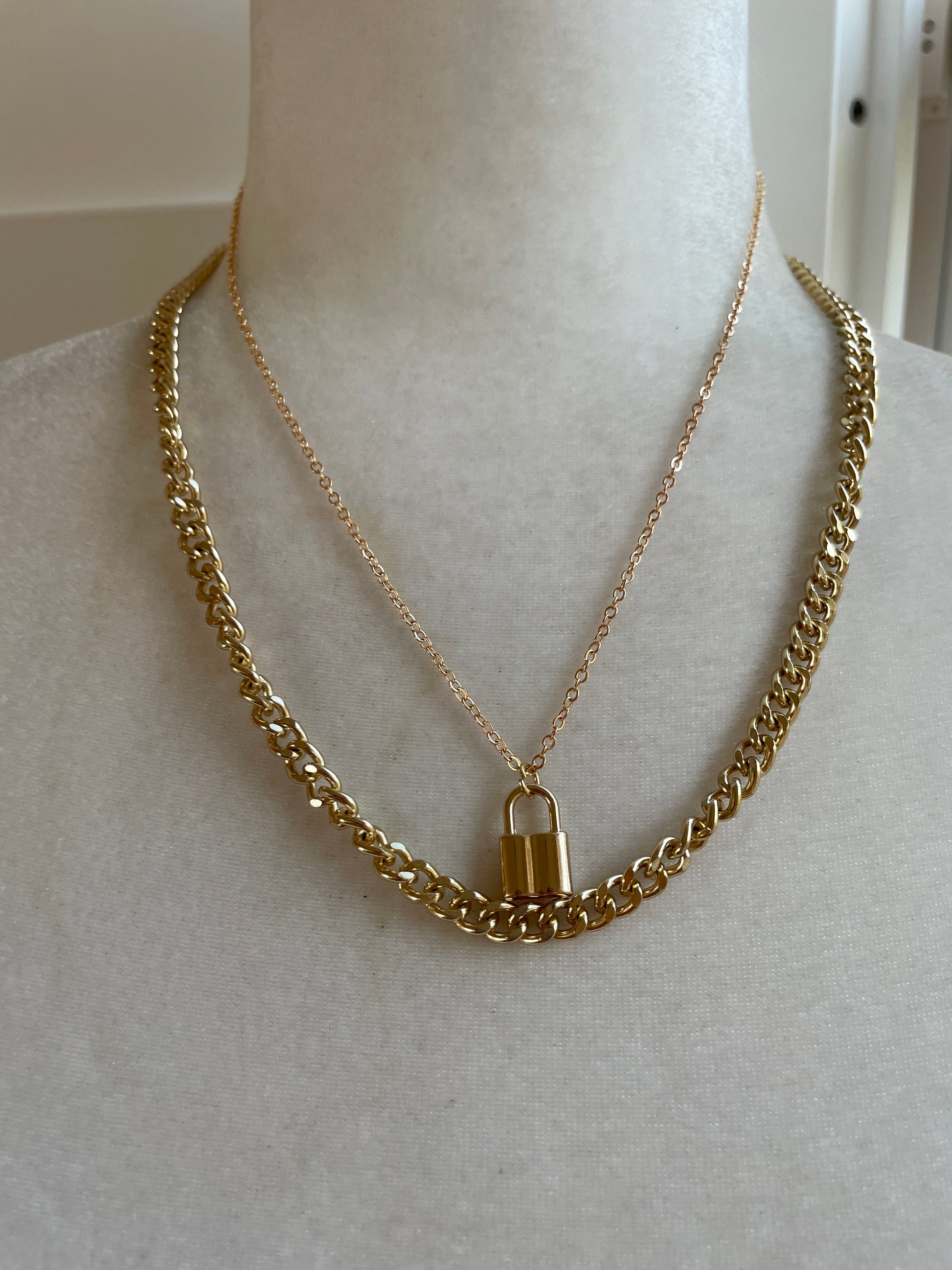  2000s Gold Tone Chains Lock Pendant 2 Layering Necklaces