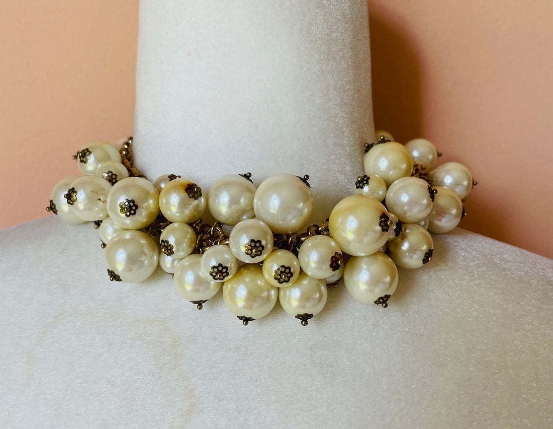 80s Vintage Gold Tone Faux Pearl Cluster Beaded Chunky Choker Necklace.