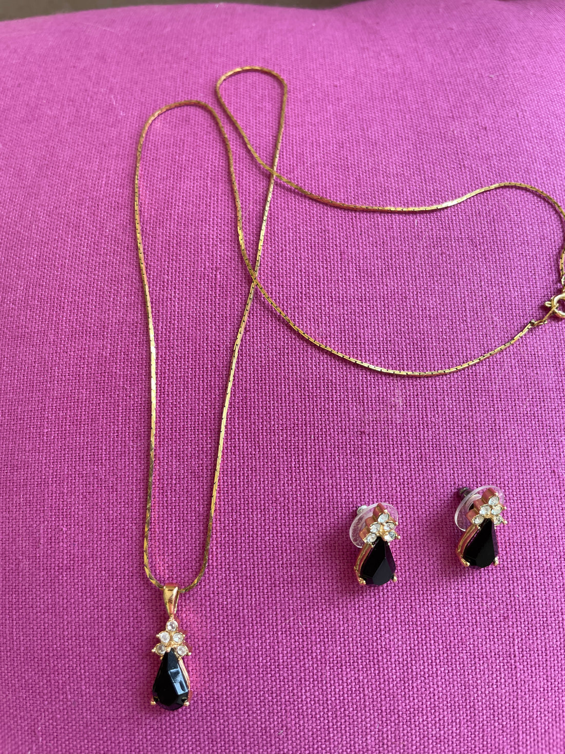 2000s pendant earring set