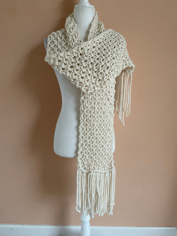 2000s Hand Knit White Fringed Winter Scarf