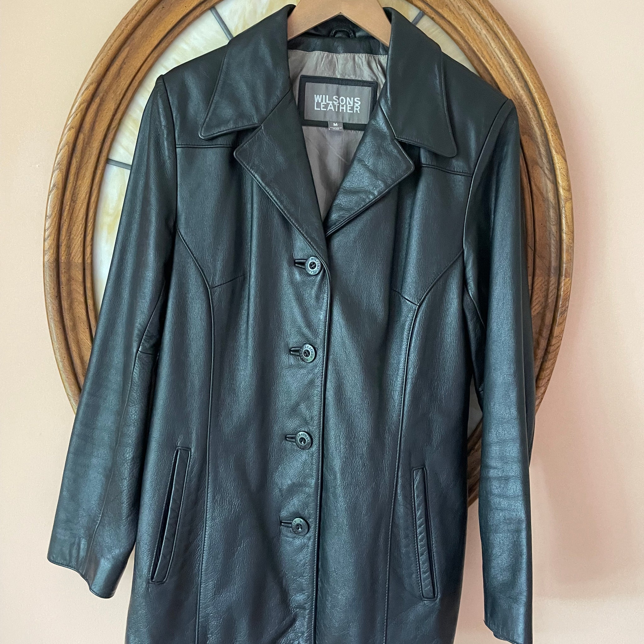90s Vintage Women’s Classic Black Leather Jacket. M