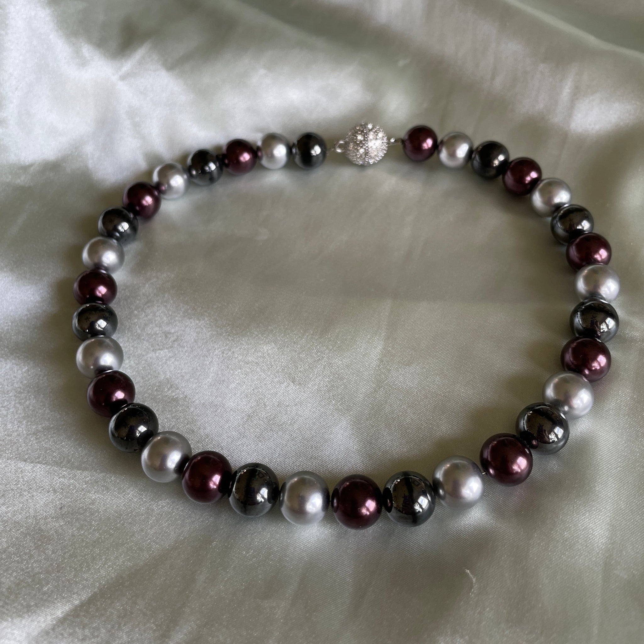 80s Glass Faux Pearl Magnetic Closure Choker Necklace