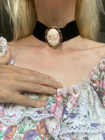 Lovely choker necklace. 1050s Portrait Pendant. Lack Ribbon Strap.