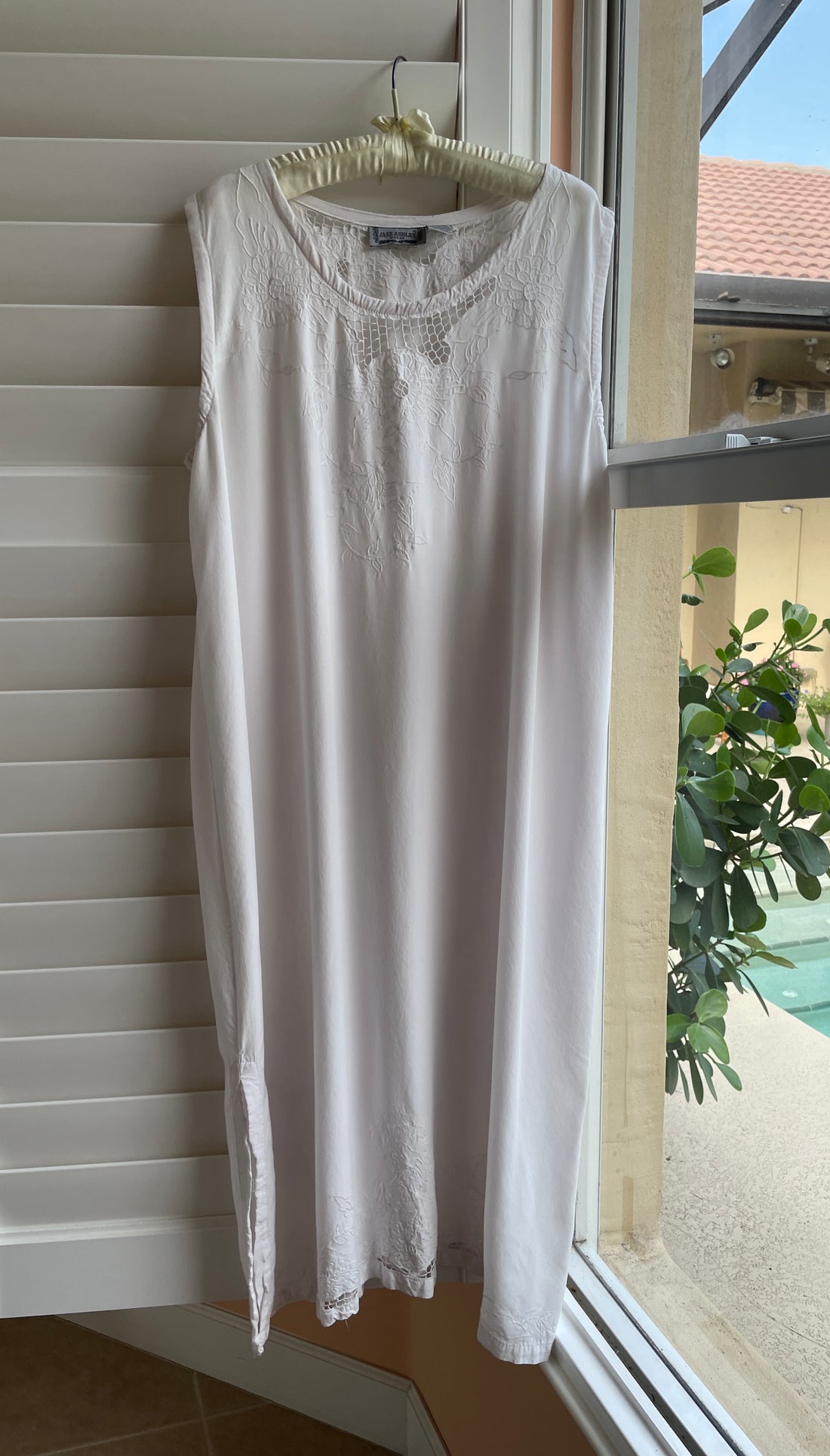 Jane Ashley White Maxi dress