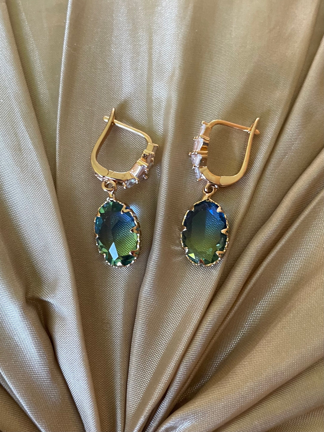 Lovely Gold Tone Crystal Teal Glass Bead Pierced Earrings.