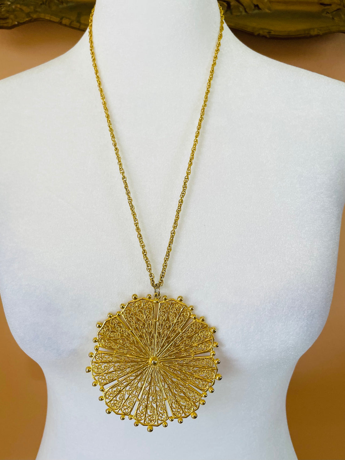 90s Vintage Gold Tone Medallion Chain Pendant Necklace