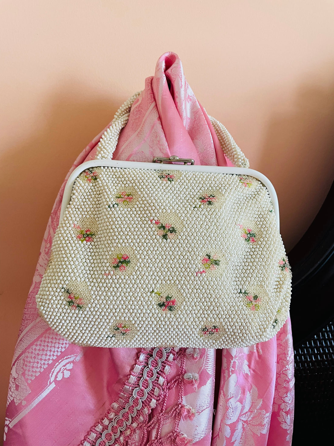Vintage 50/60s  Lumured Corde Pink Floral Beaded Handbag.