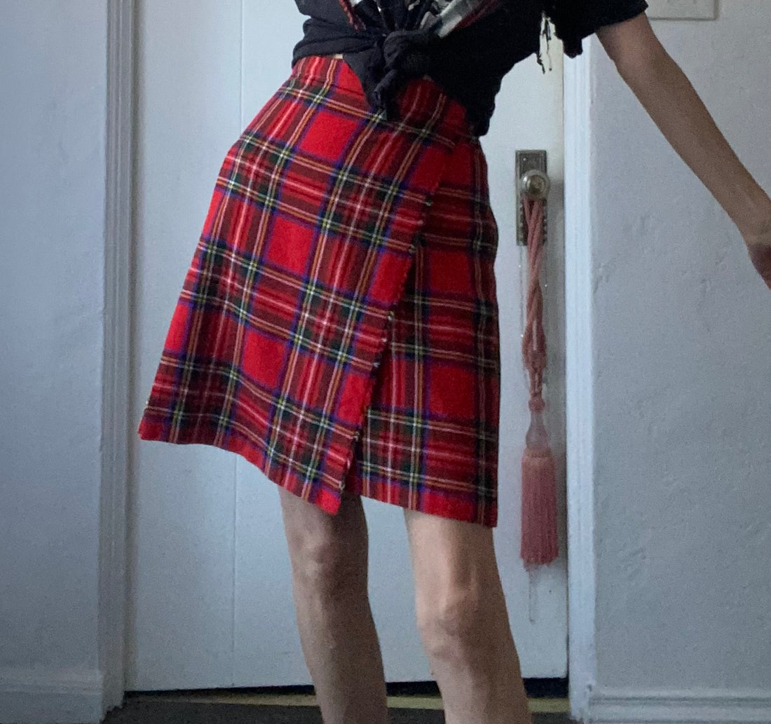 60s Vintage Fiona McDonald Scotland Acrylic Wool Red Tartan Plaid Wrap Mini Kilt Skirt S