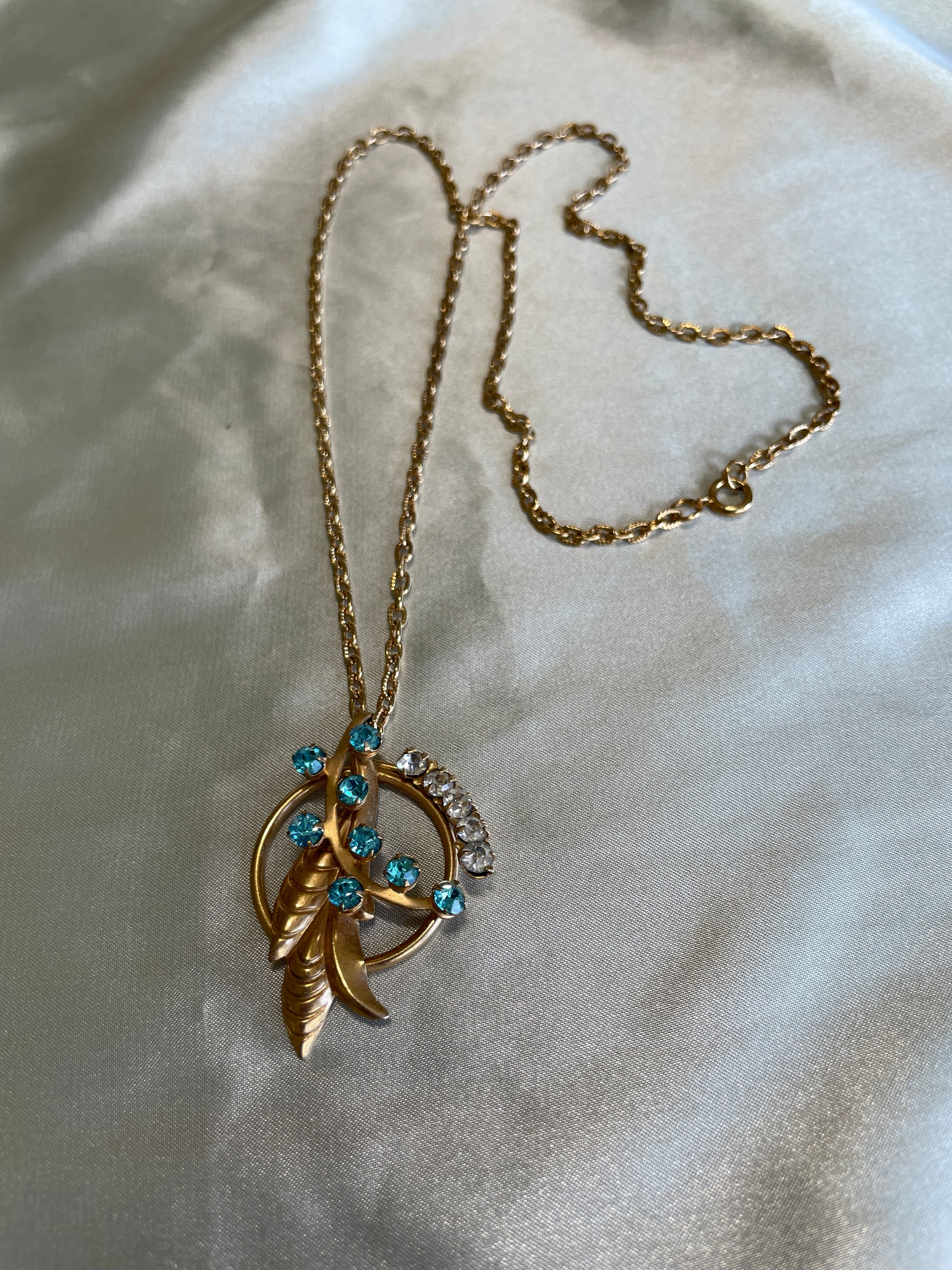  Gold Tone Chain 60s Blue Rhinestone Leaf Pendant Necklace