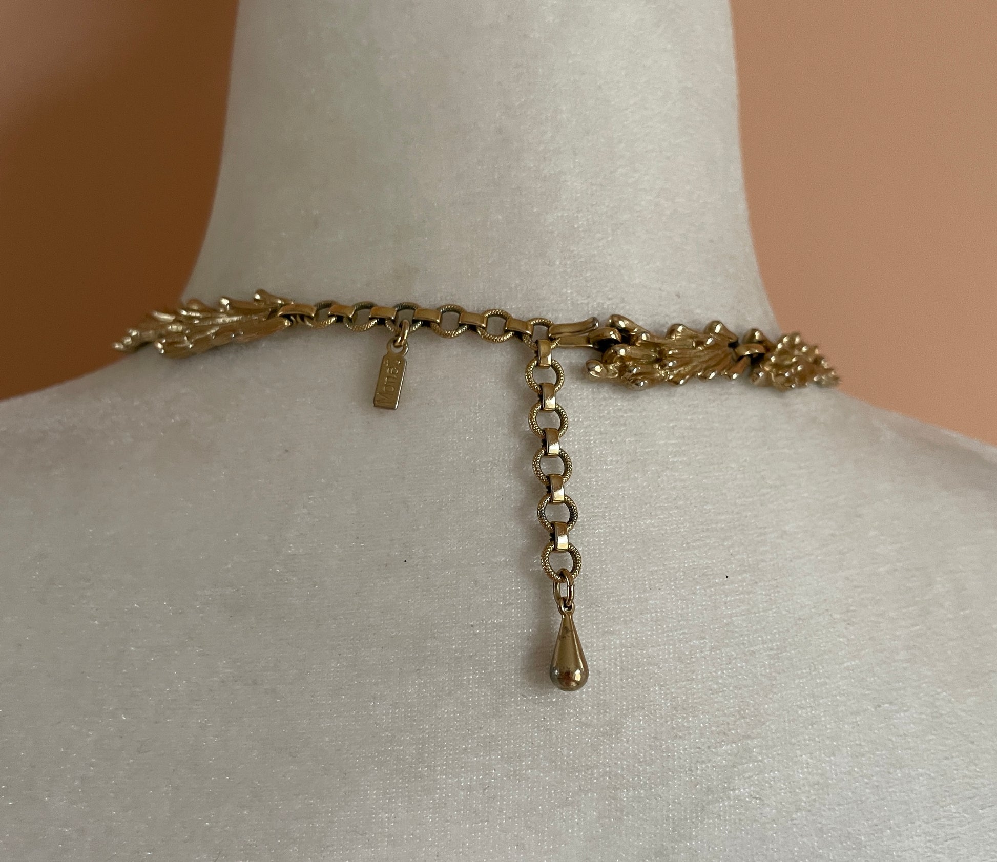  70s Monet Gold Tone Textured Leaf Choker Necklace