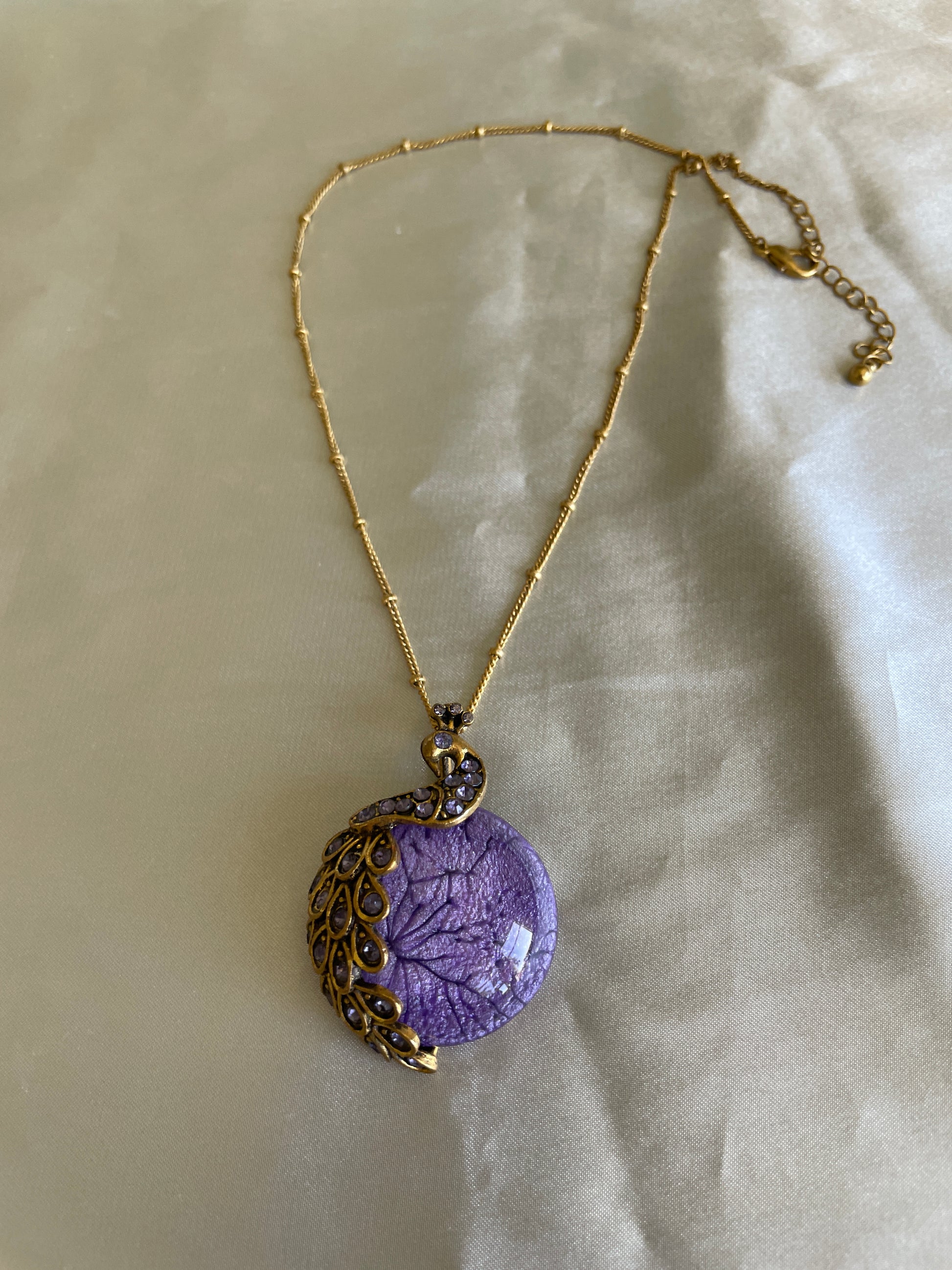  90s Gorgeous Glass Peacock Gold Plated Chain Pendant Necklace