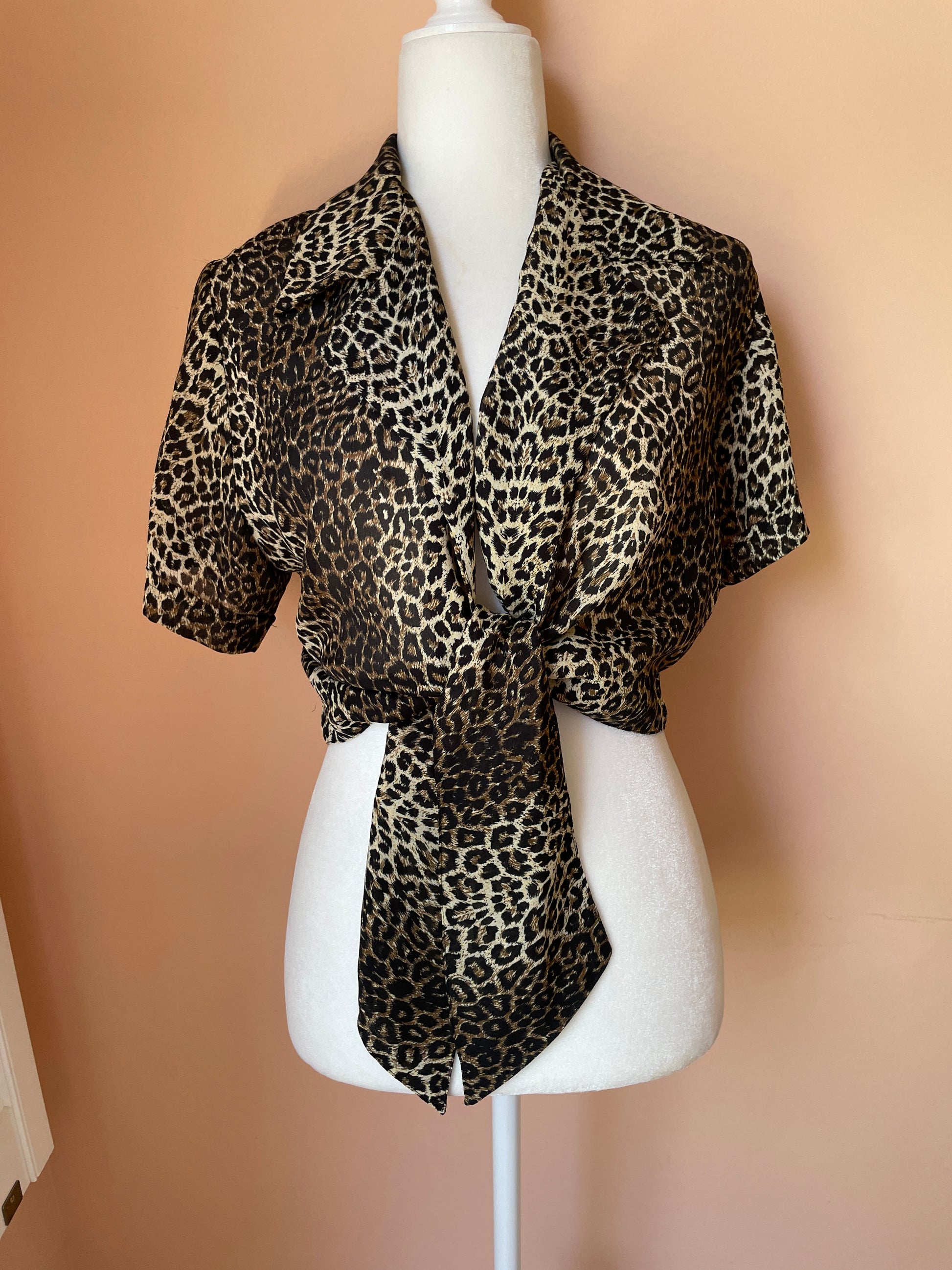 2000s Silky Poly Animal Print Cropped Tie Short Sleeve Top M