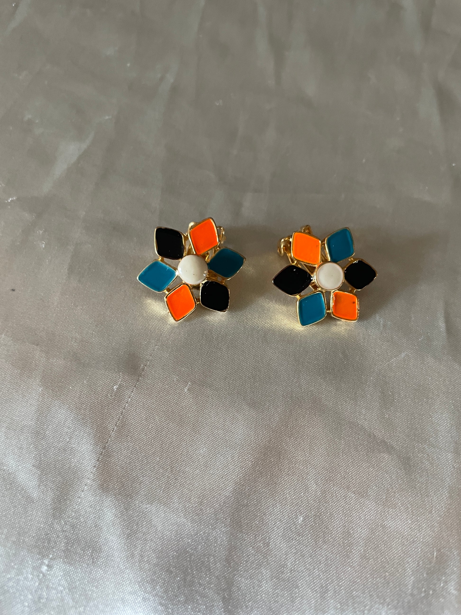  80s Colorful Flower Design Enamel Clip Earrings
