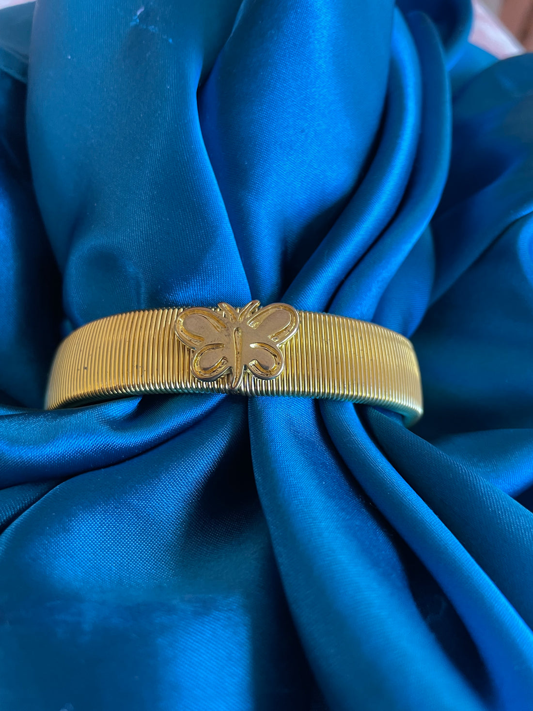 Shiny Gold Tone Mesh Stretch Bangle Butterfly Bracelet.