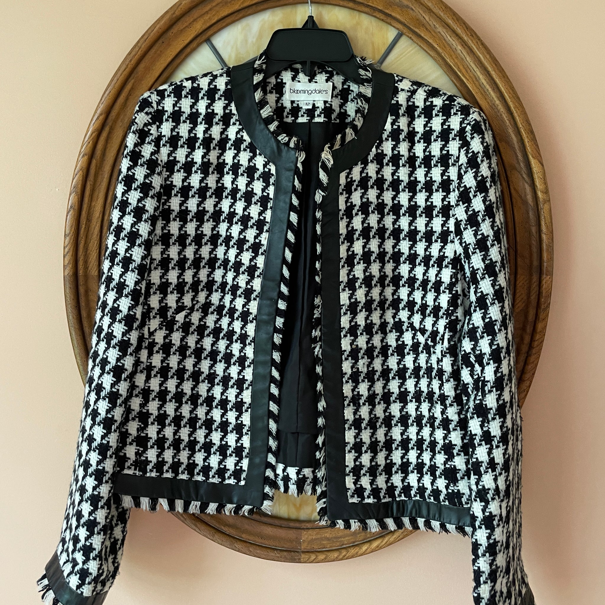 80s Vintage Bloomingdales Black White Acrylic Weave Design Faux Leather Trim Lined Open Front Cropped Jacket M