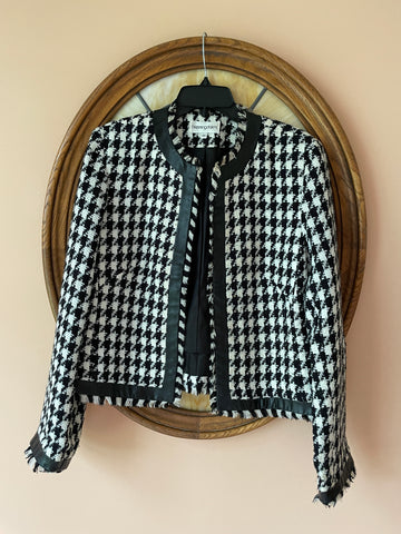 80s Vintage Bloomingdales Black White Acrylic Weave Design Faux Leather Trim Lined Open Front Cropped Jacket M