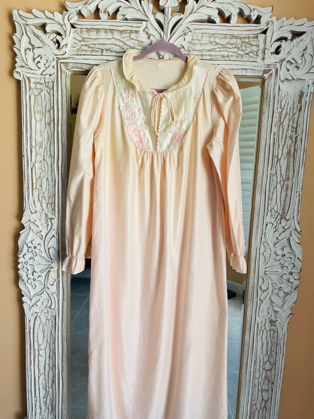 90s Vintage Pink Floral Embroidery Ruffle Collar Tie Maxi Lingerie Robe M