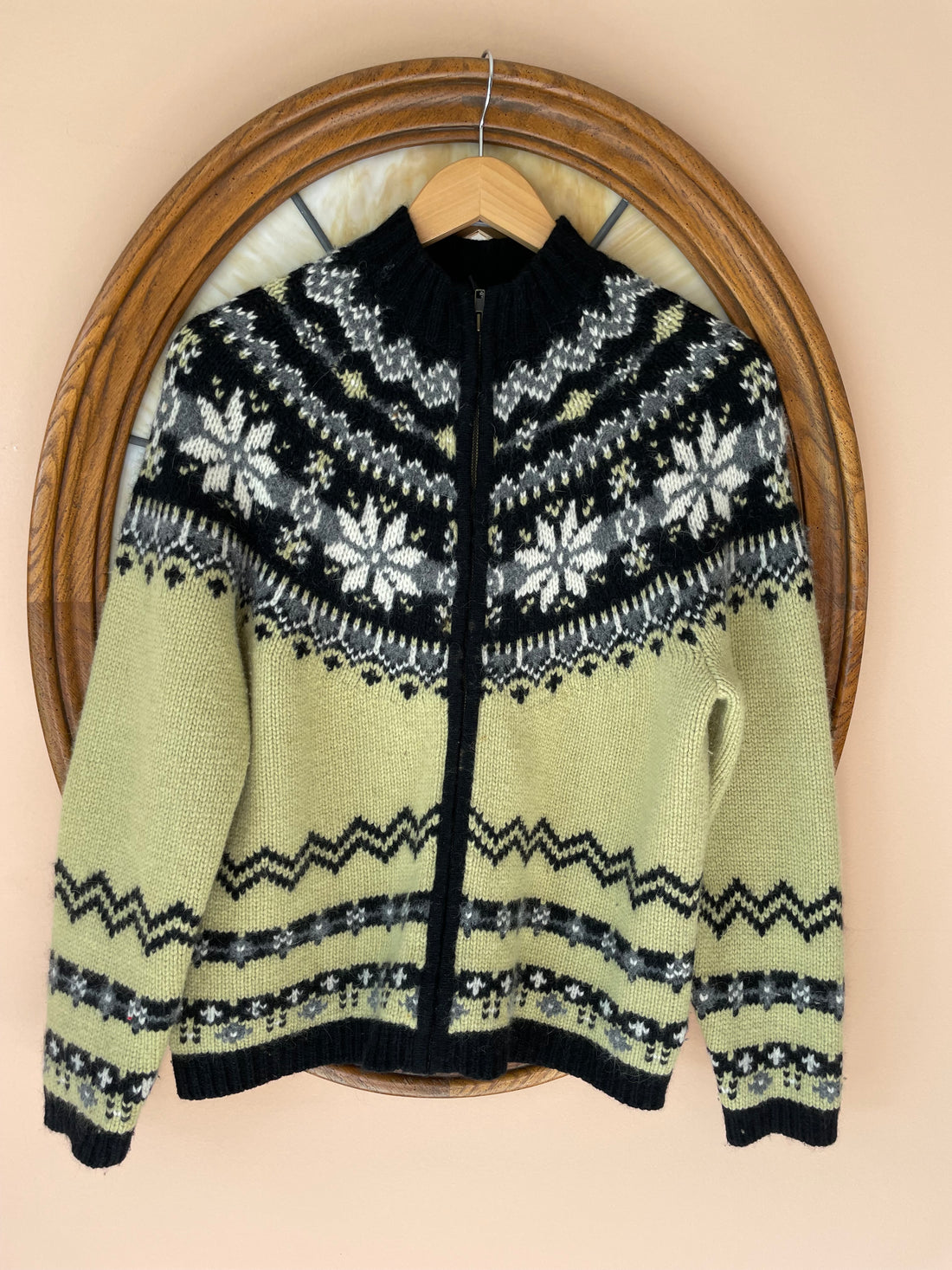 80s Vintage Hand Knit Lambswool Angora Snow Flake Zip Cardigan Sweater. S/M