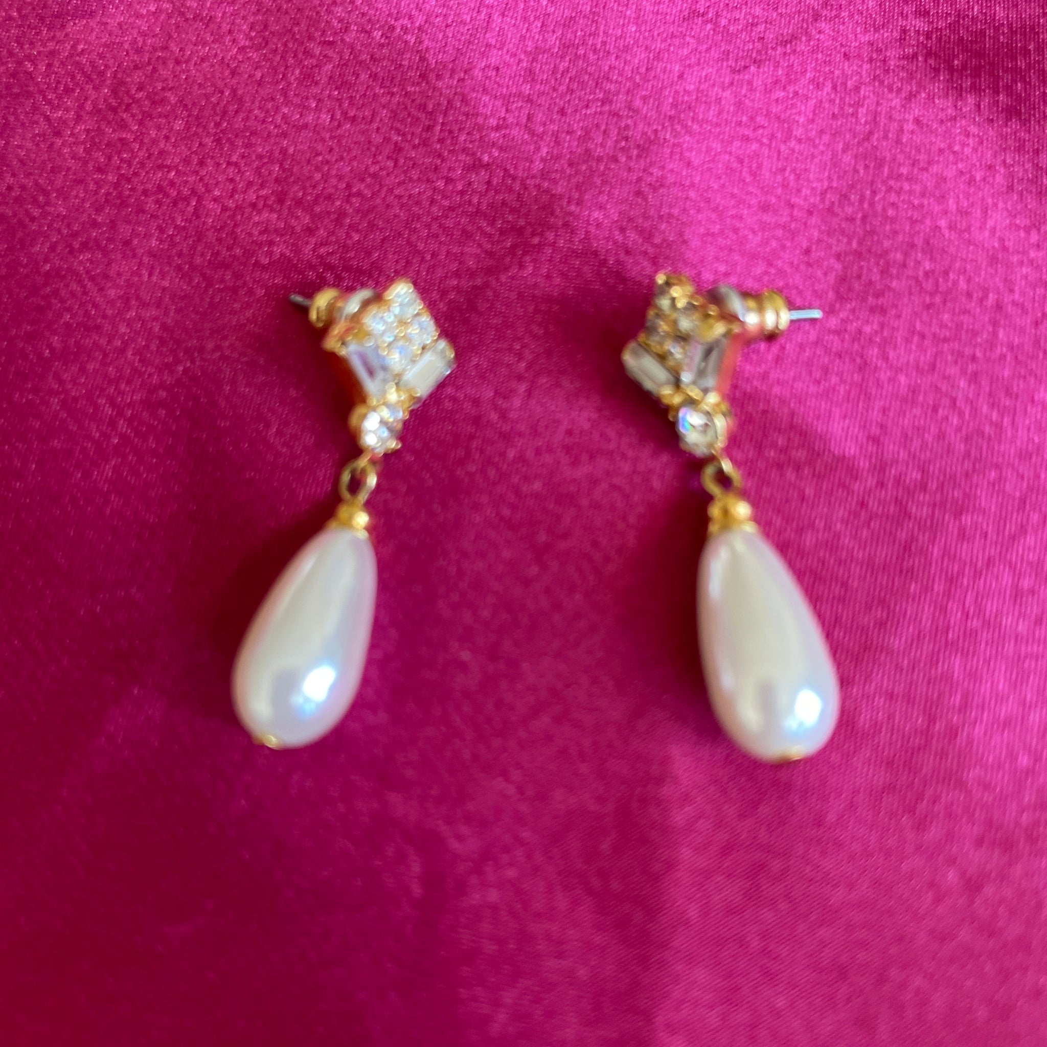 2000s Gold Tone Faux Pearl Crystal Drop Pierced Earrings