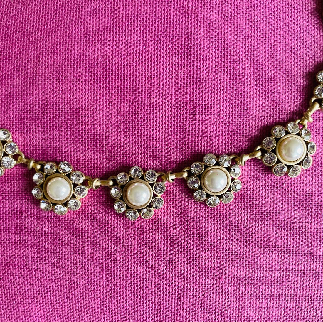 2000s Subtle Brushed Gold Tone Flower Rhinestone Faux Pearl Pretty Necklace