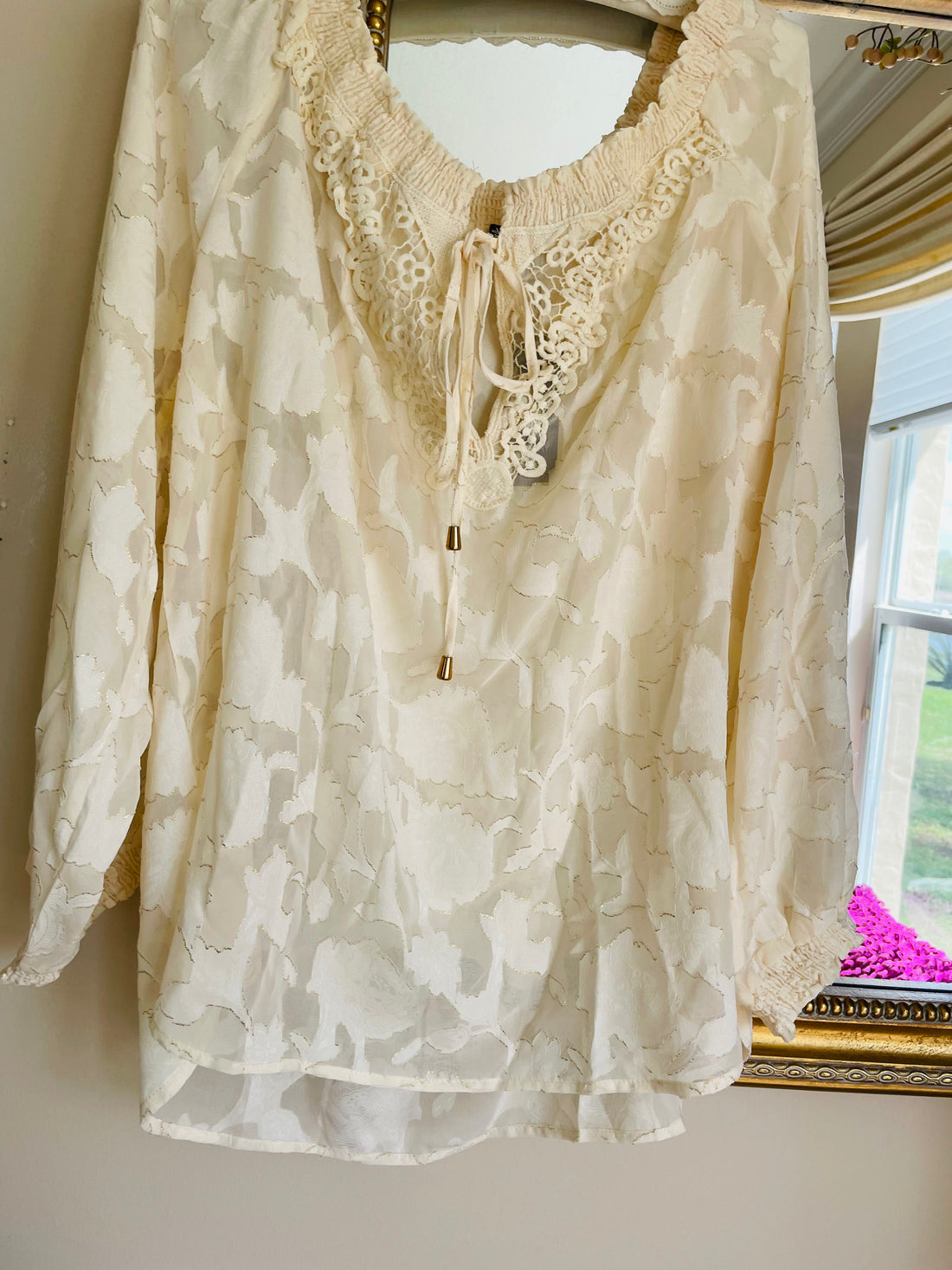 2000s Off White Sheer Abstract Gold Detail Print Crochet Top        Plus size