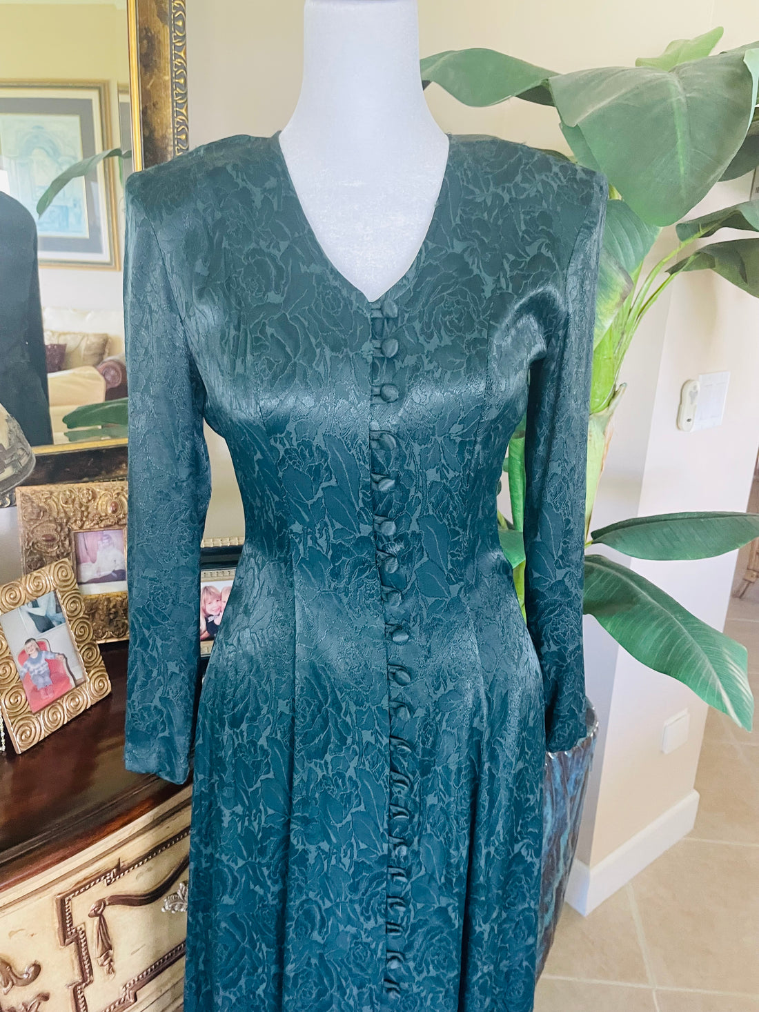 Vintage Jody Stunning Satin Floral Design Fitted Maxi Dress. Sm