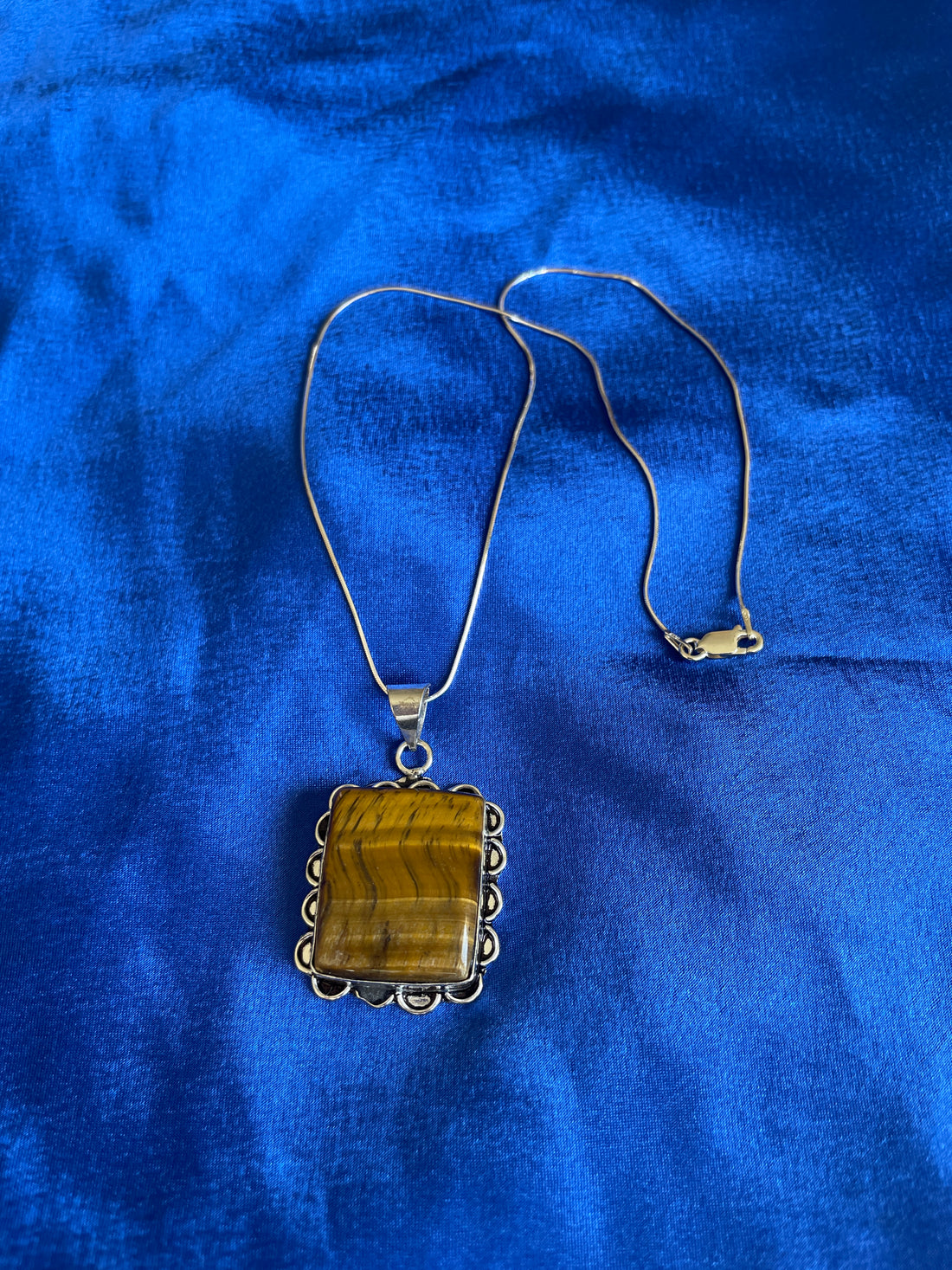 Tigers eye pendant necklace 