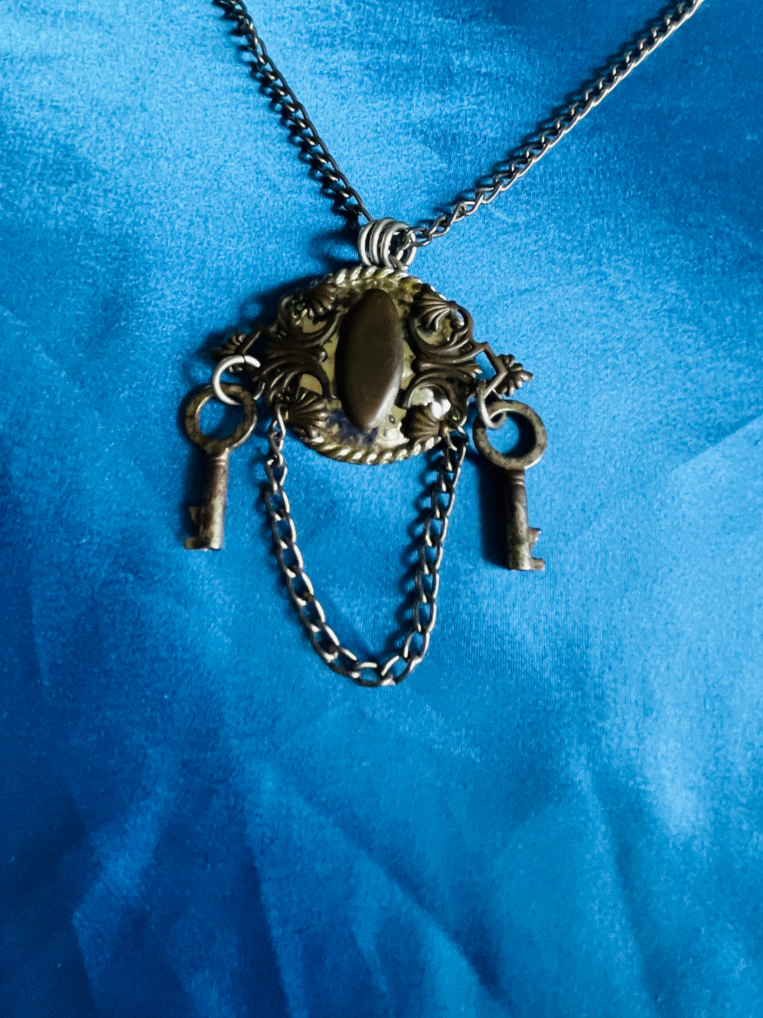 80s Vintage Antiqued Silver Tone Whimsical Pendant Necklace